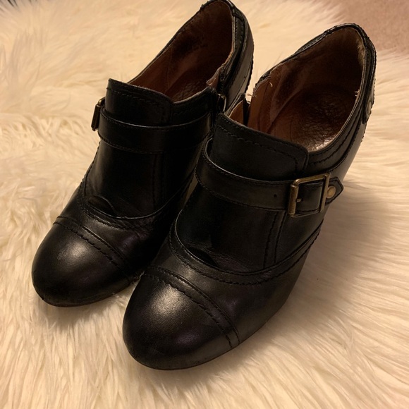 Stylish Clark’s Indigo bootie size 7 - Picture 6 of 7